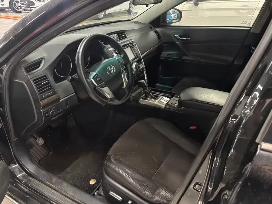 Toyota Reiz