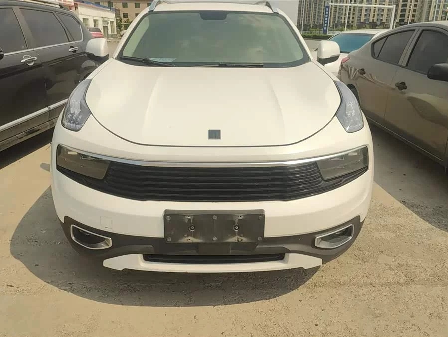 Lynk & Co 01