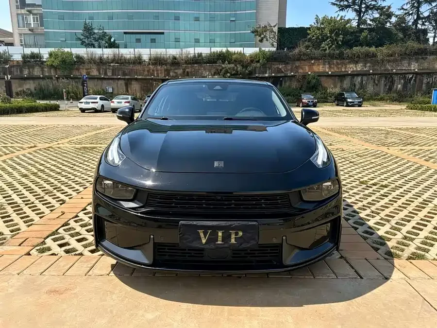 Lynk & Co 03