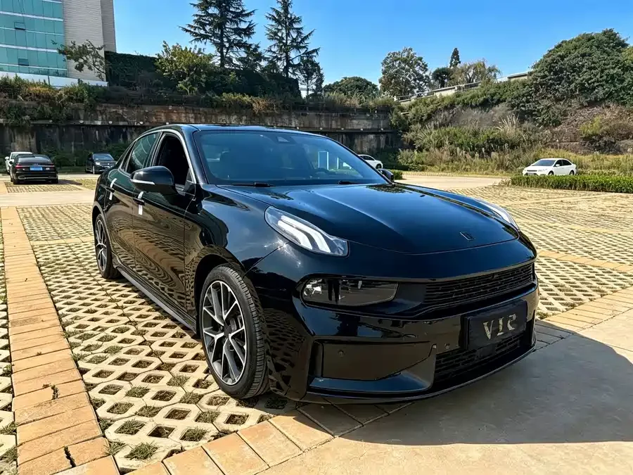 Lynk & Co 03