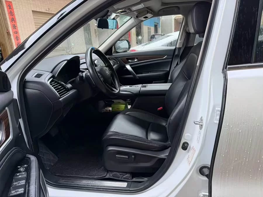 Honda Crown Road
