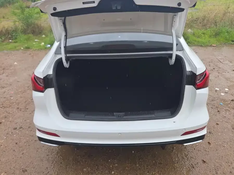 Roewe i5