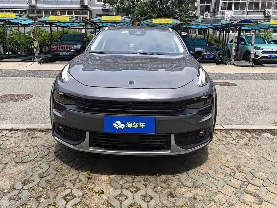 Lynk & Co 02