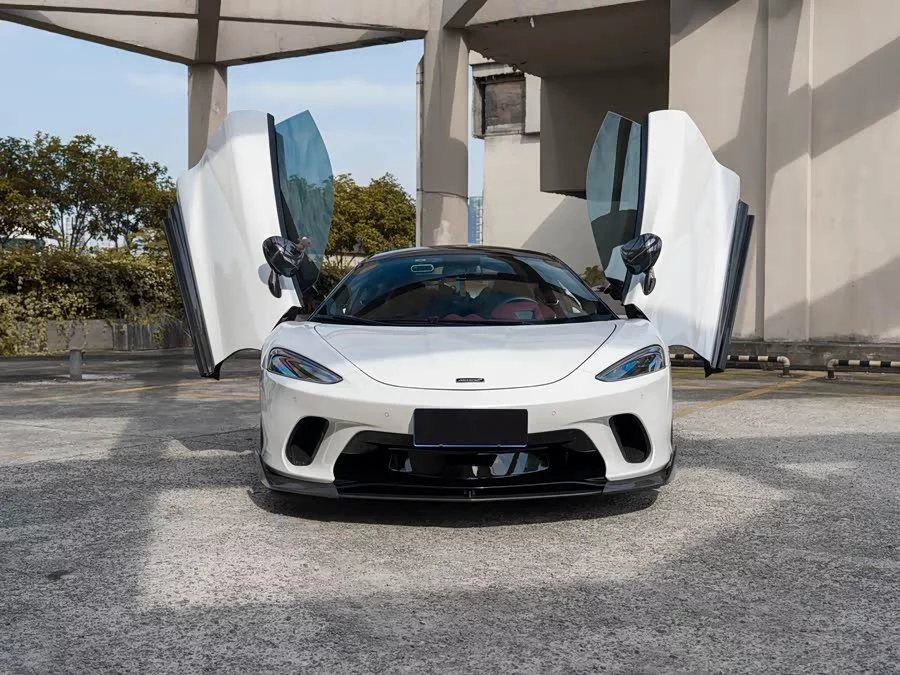 McLaren GT