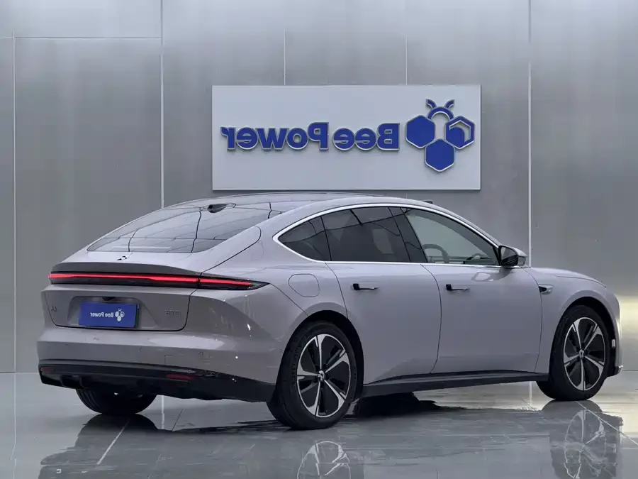 NIO ET5