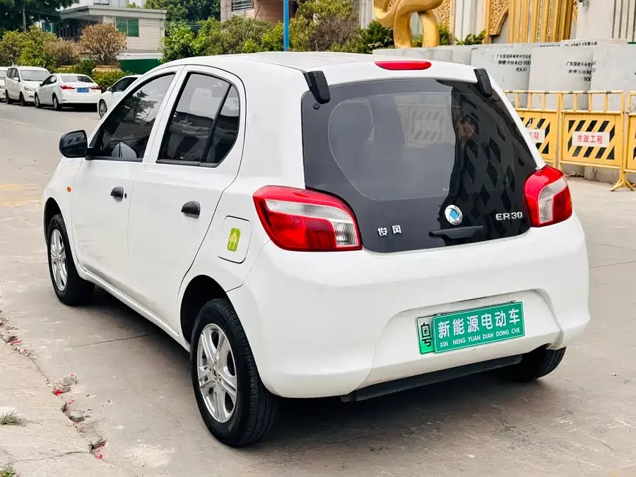Dongfeng Junfeng ER30