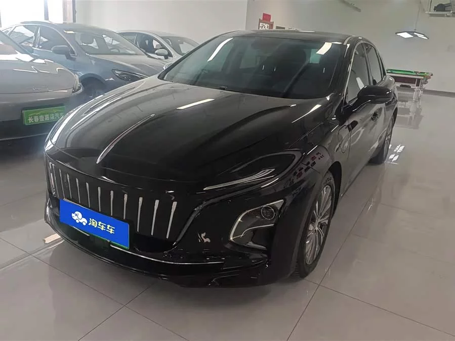 Hongqi E-QM5