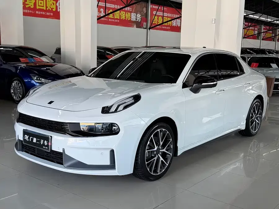 Lynk & Co 03