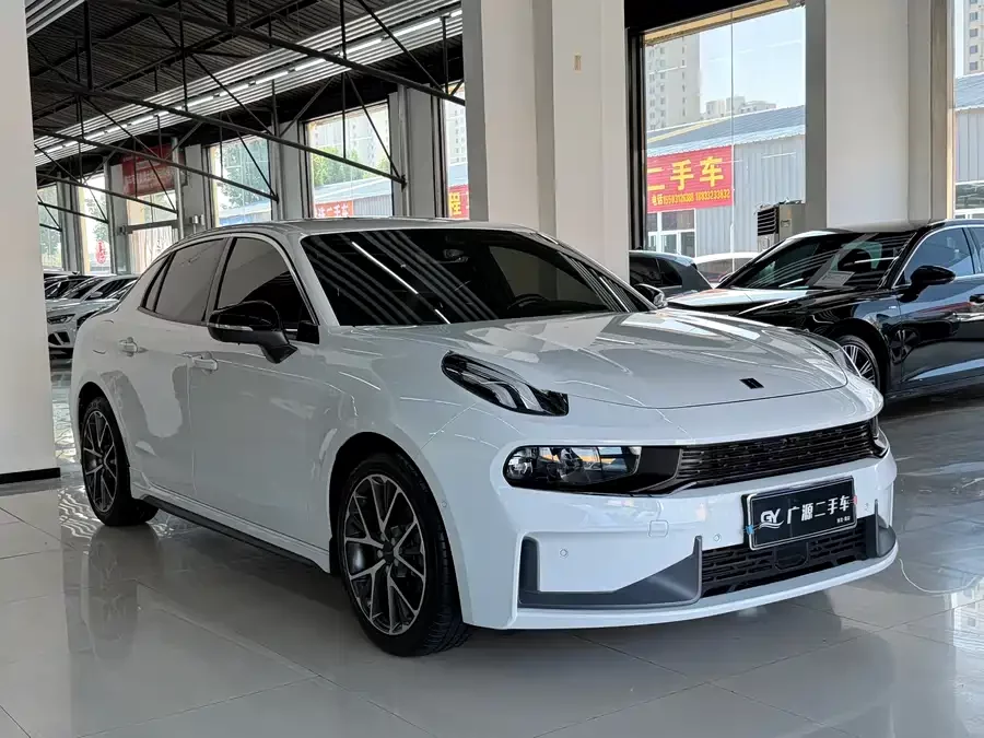 Lynk & Co 03