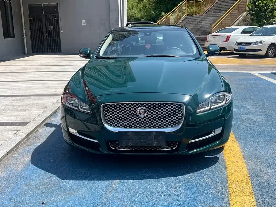 Jaguar XJ