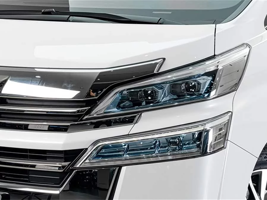 Toyota Crown Vellfire