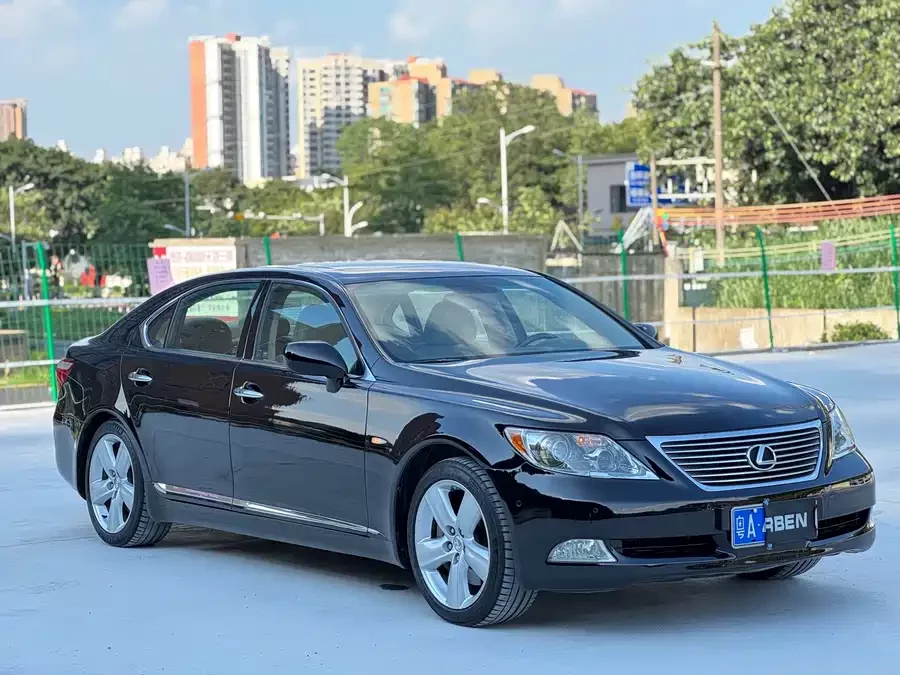 Lexus LS