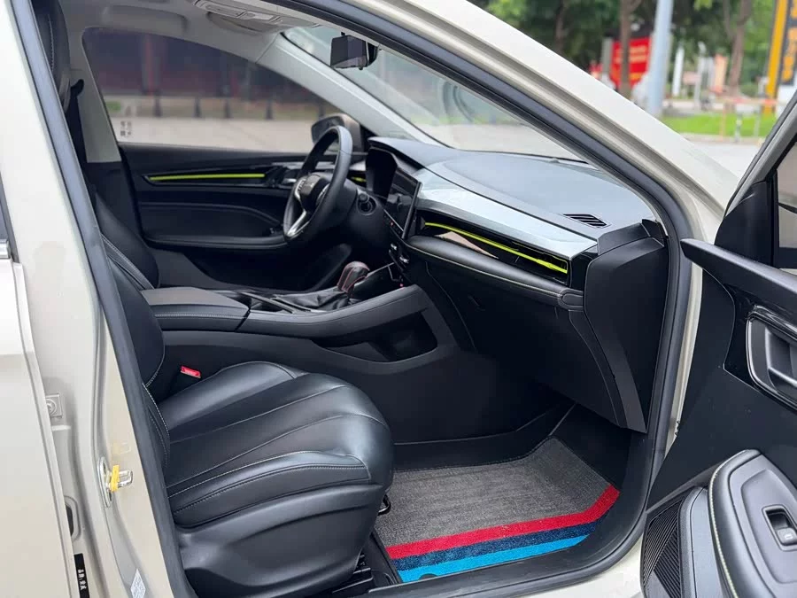 Roewe i5