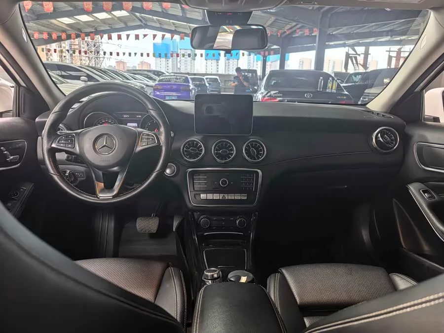 Mercedes Benz GLA