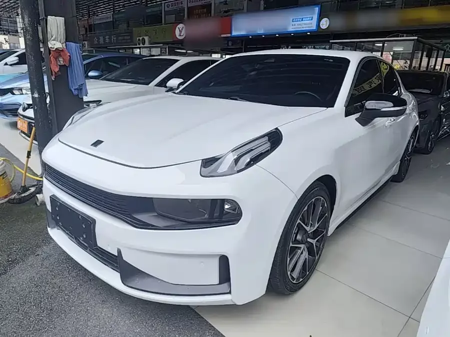 Lynk & Co 03