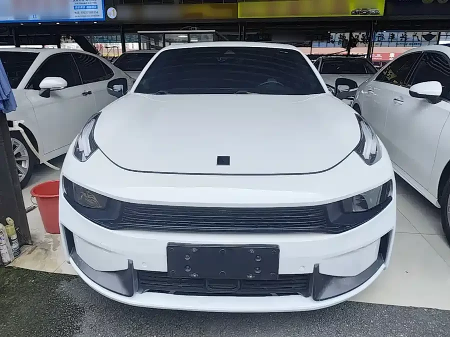 Lynk & Co 03