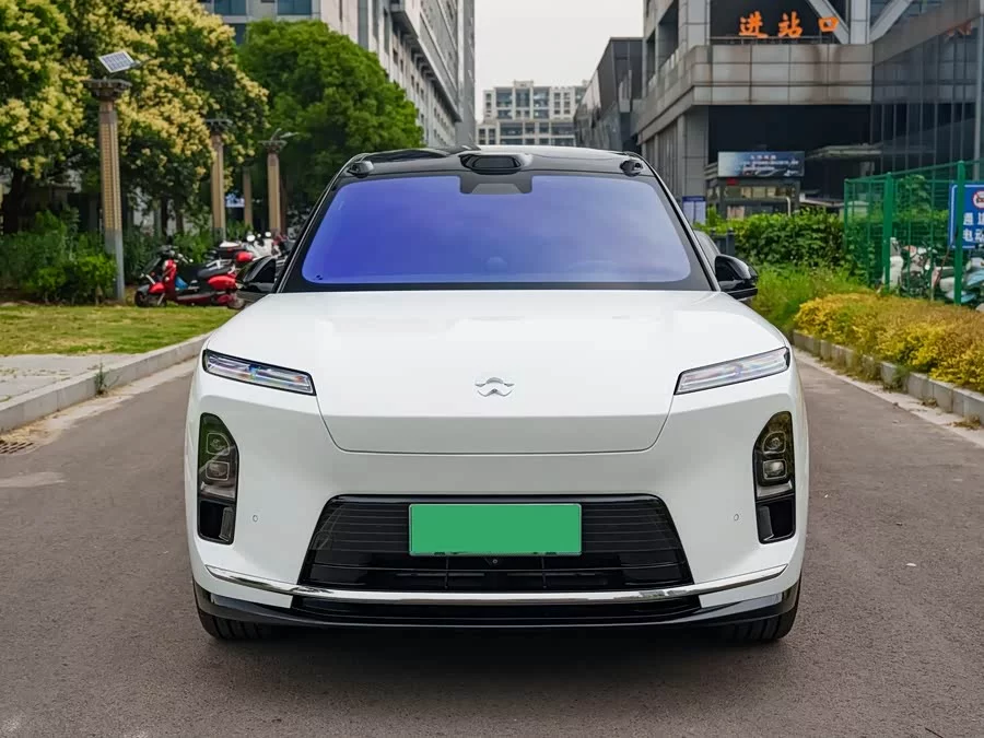 NIO ES8