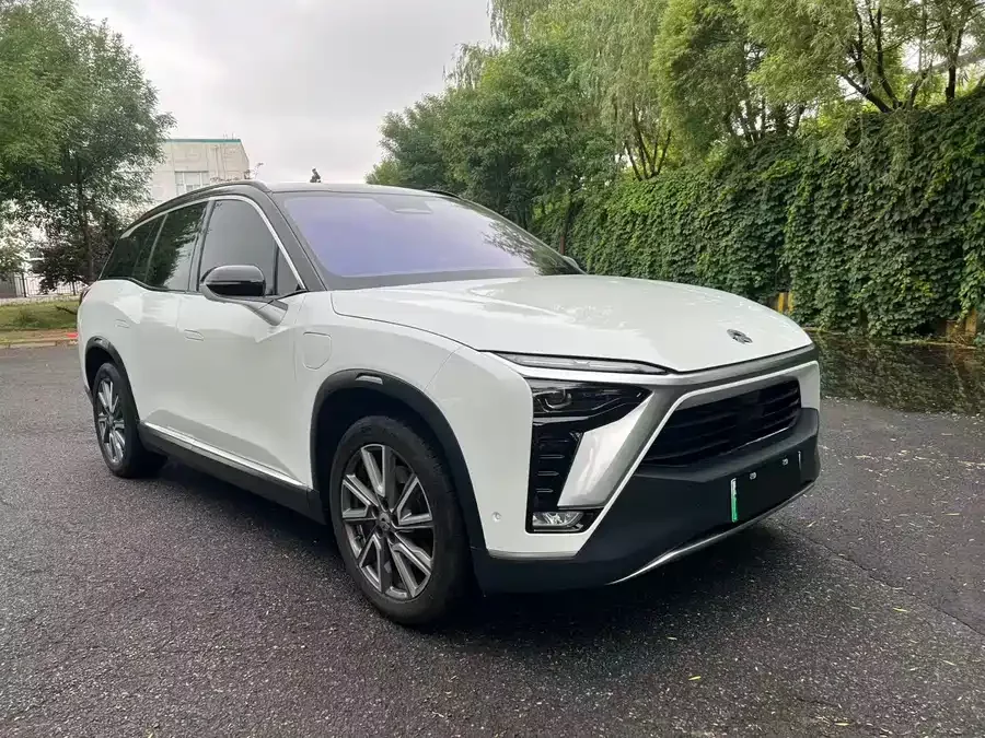 NIO ES8