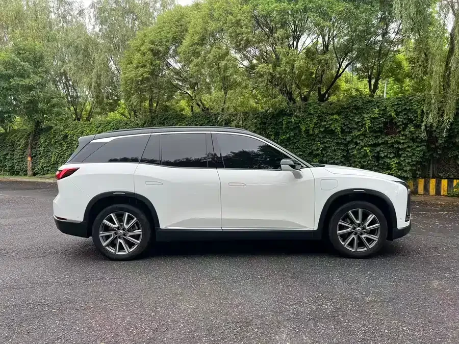 NIO ES8