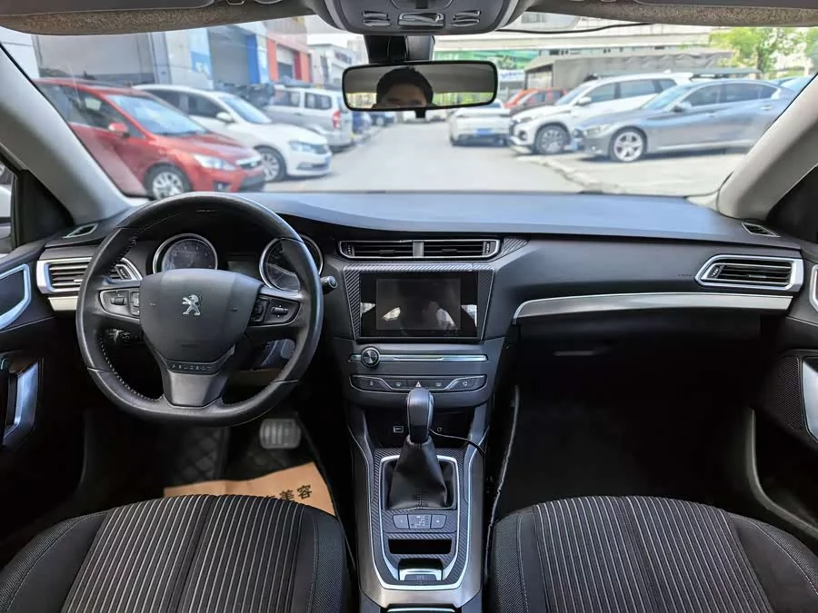 Peugeot 408