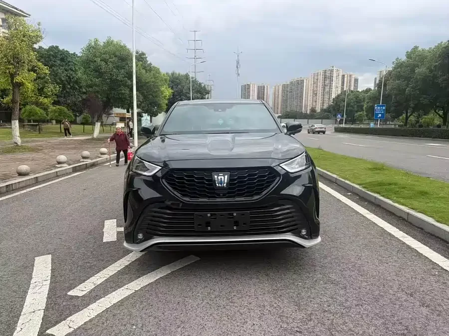 Toyota Crown Land