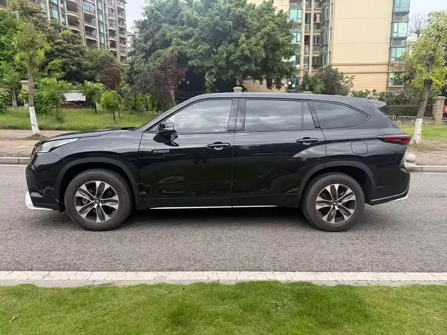 Toyota Crown Land