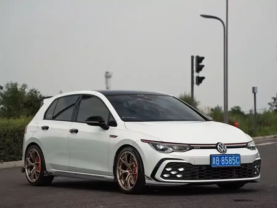 Volkswagen Golf GTI