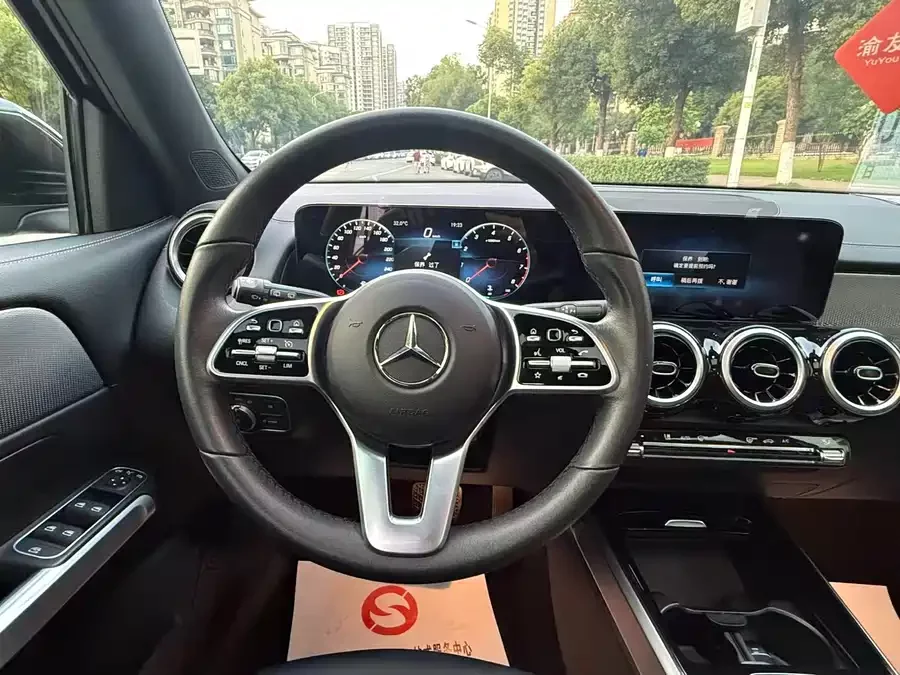 Mercedes Benz GLB