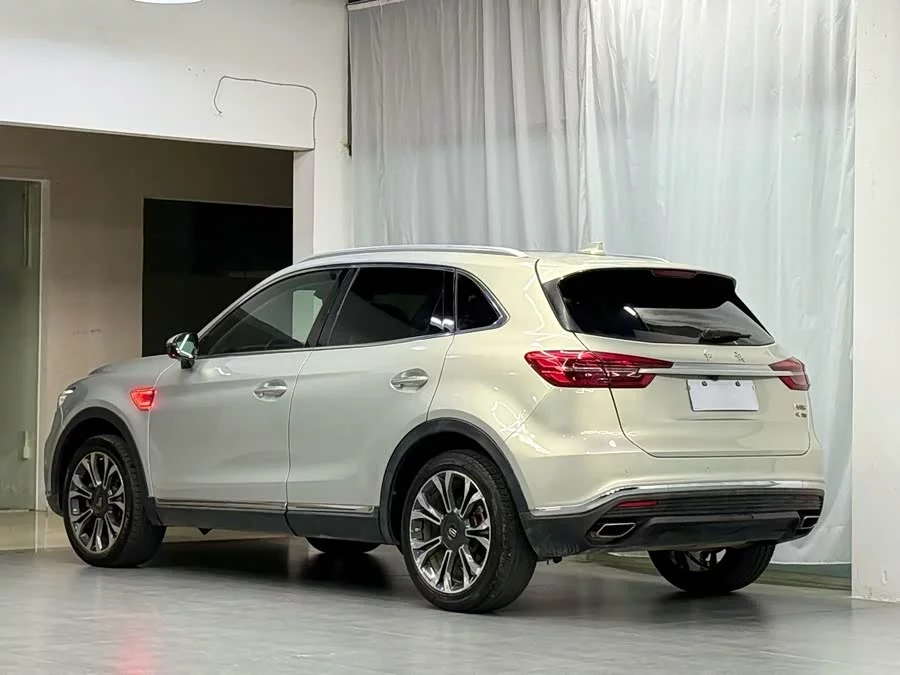 Hongqi HS5