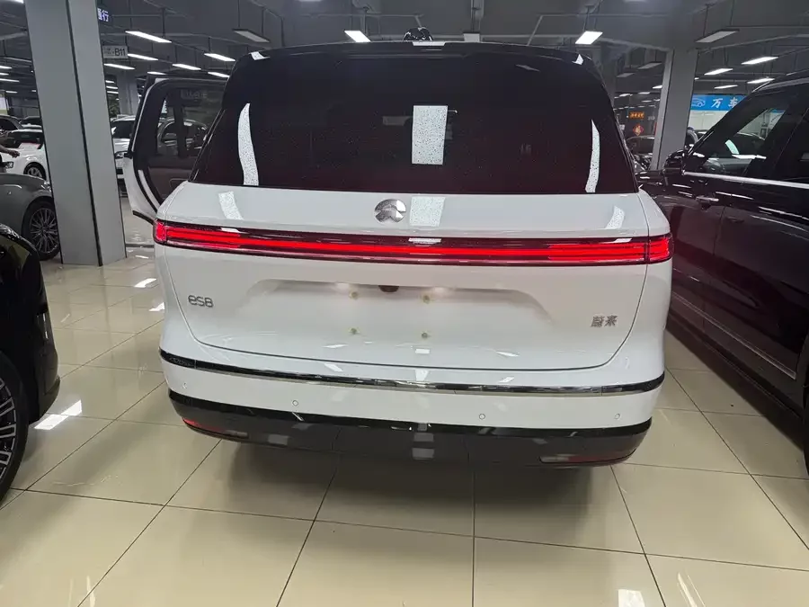 NIO ES8