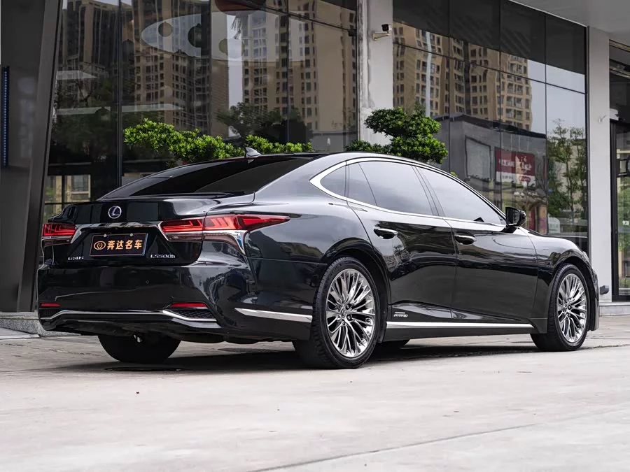 Lexus LS
