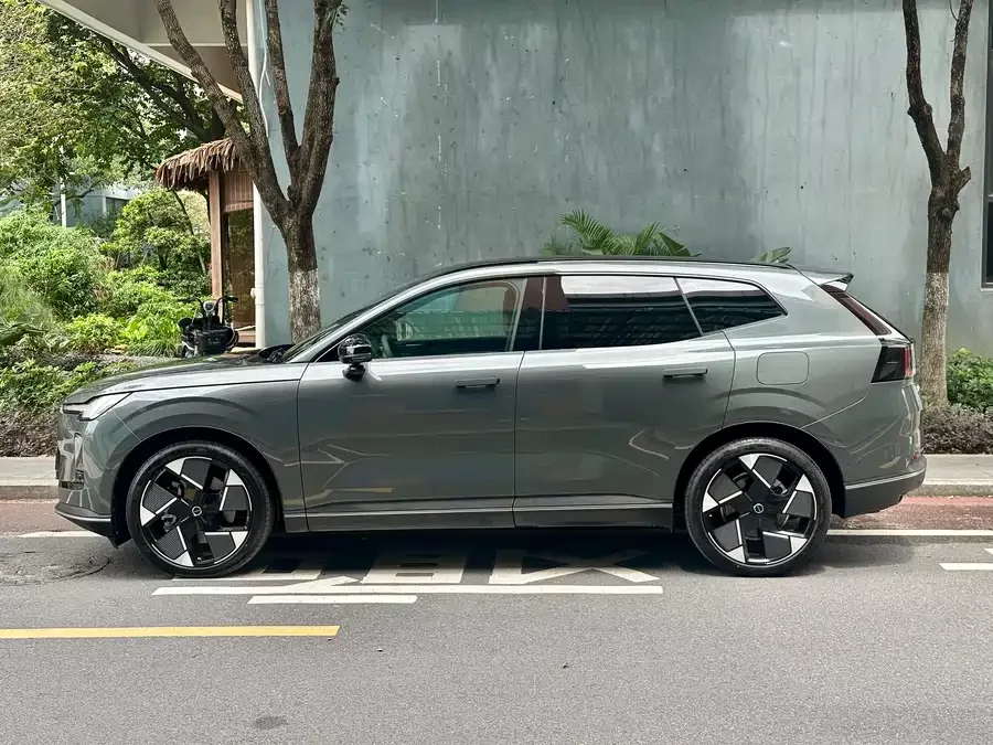 Volvo XC70 plug-in hybrid