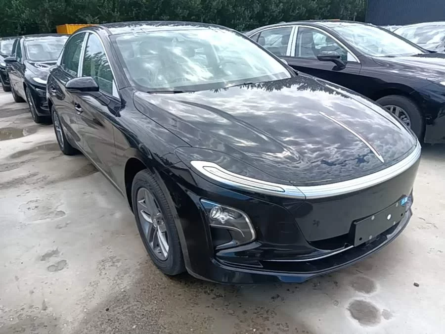 Hongqi E-QM5