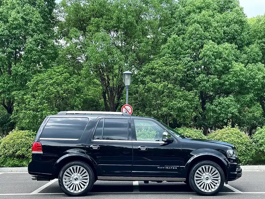 Lincoln Navigator