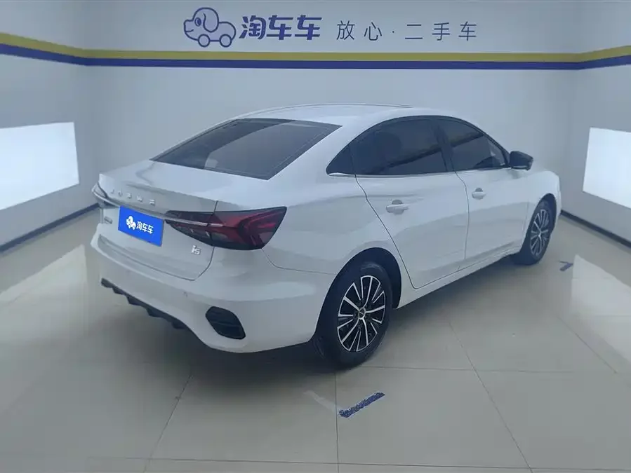 Roewe i5