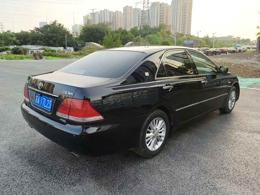 Toyota crown