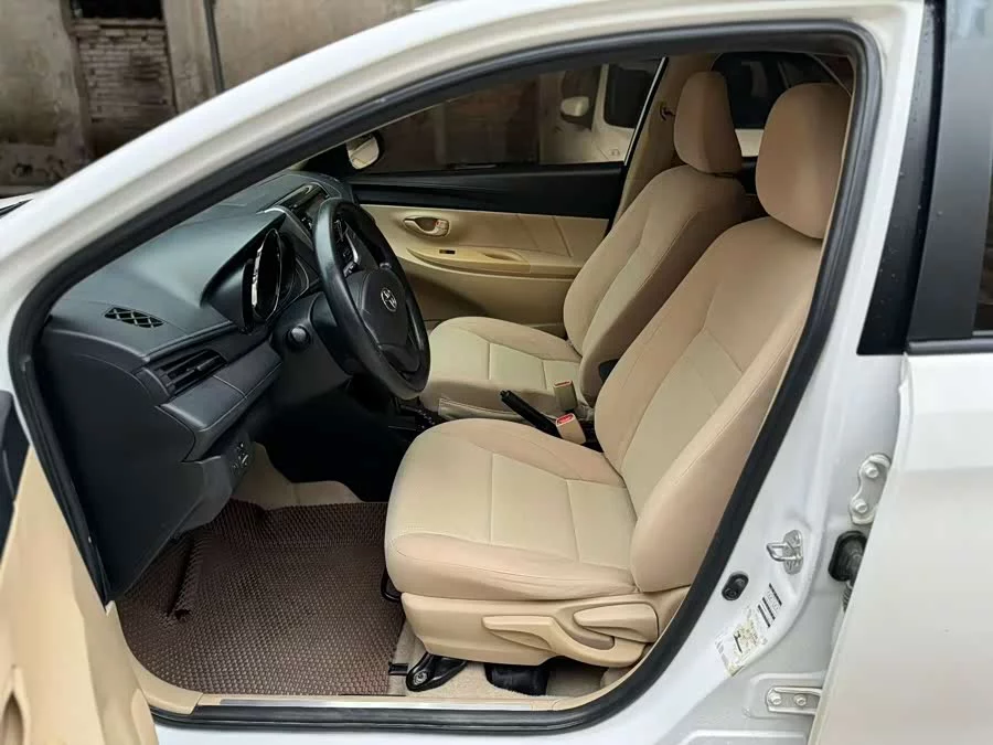 Toyota YARiS L