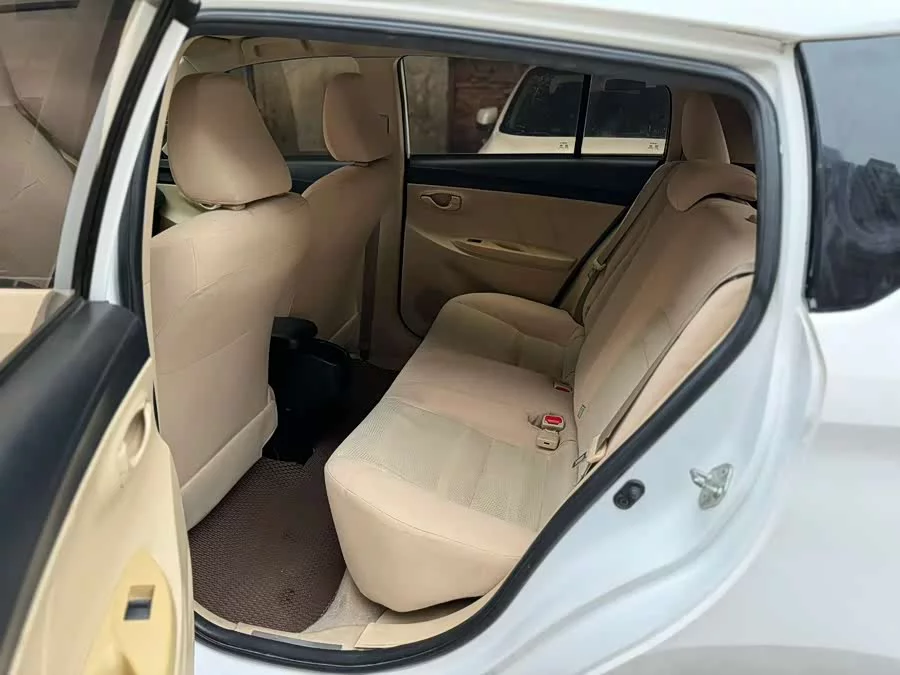 Toyota YARiS L