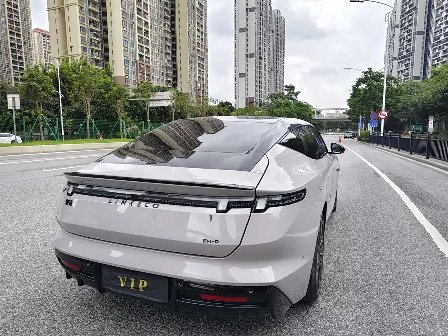 Lynk & Co 10