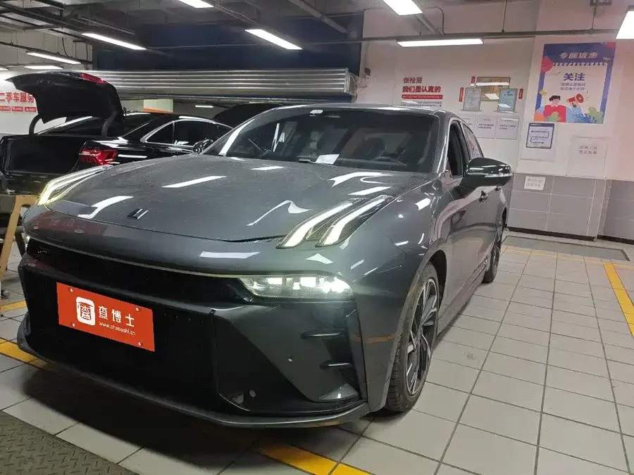 Lynk & Co 03