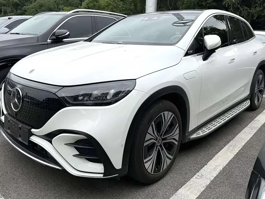Mercedes Benz EQE SUV