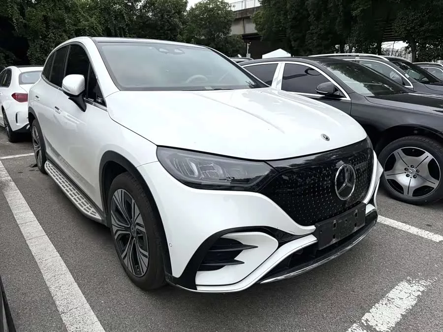 Mercedes Benz EQE SUV