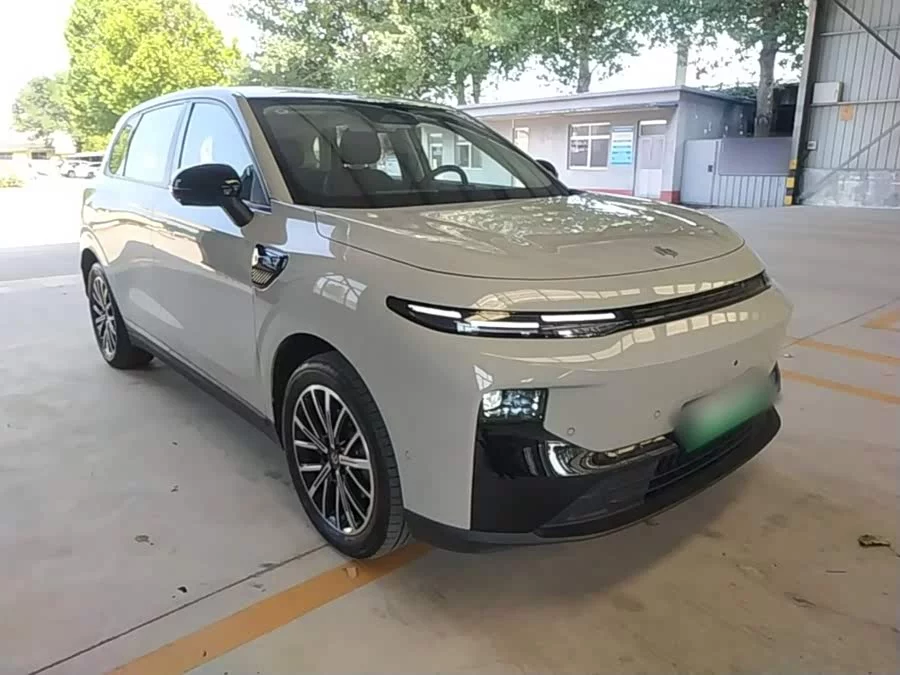 Leapmotor B10