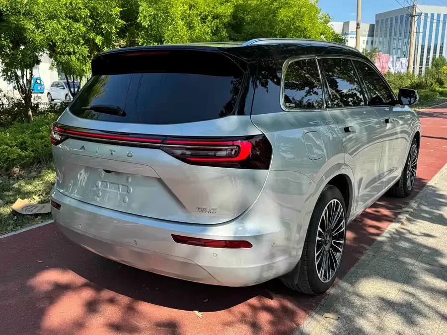 AITO Wenjie M7