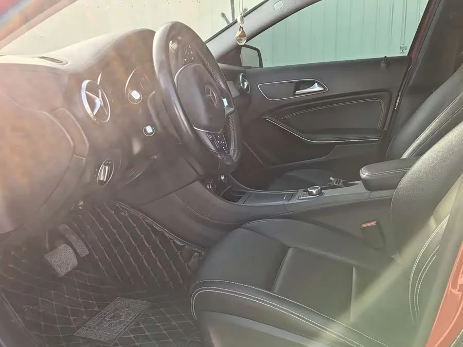 Mercedes Benz GLA