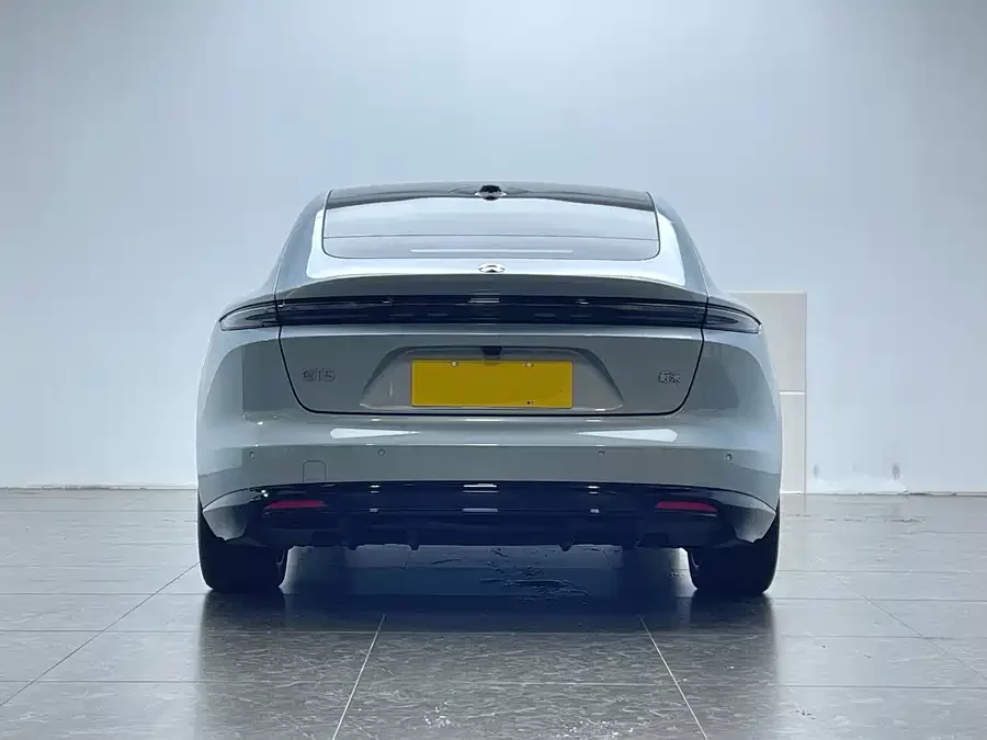 NIO ET5