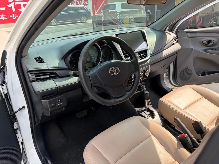 Toyota YARiS L