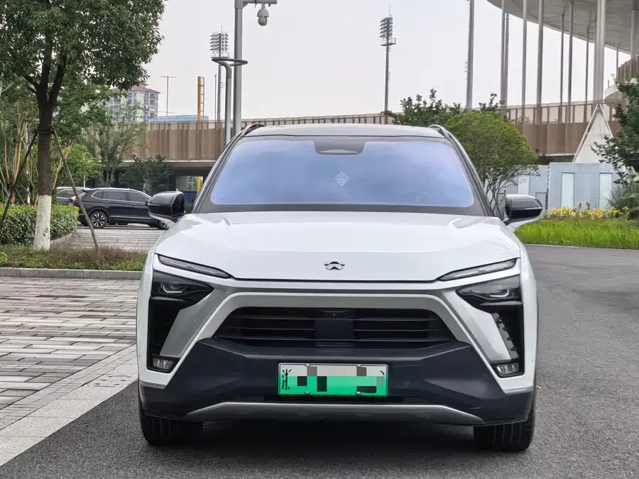 NIO ES8