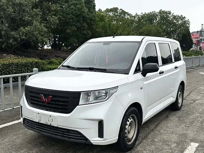 Wuling Hongguang PLUS