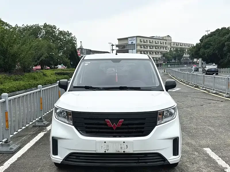 Wuling Hongguang PLUS